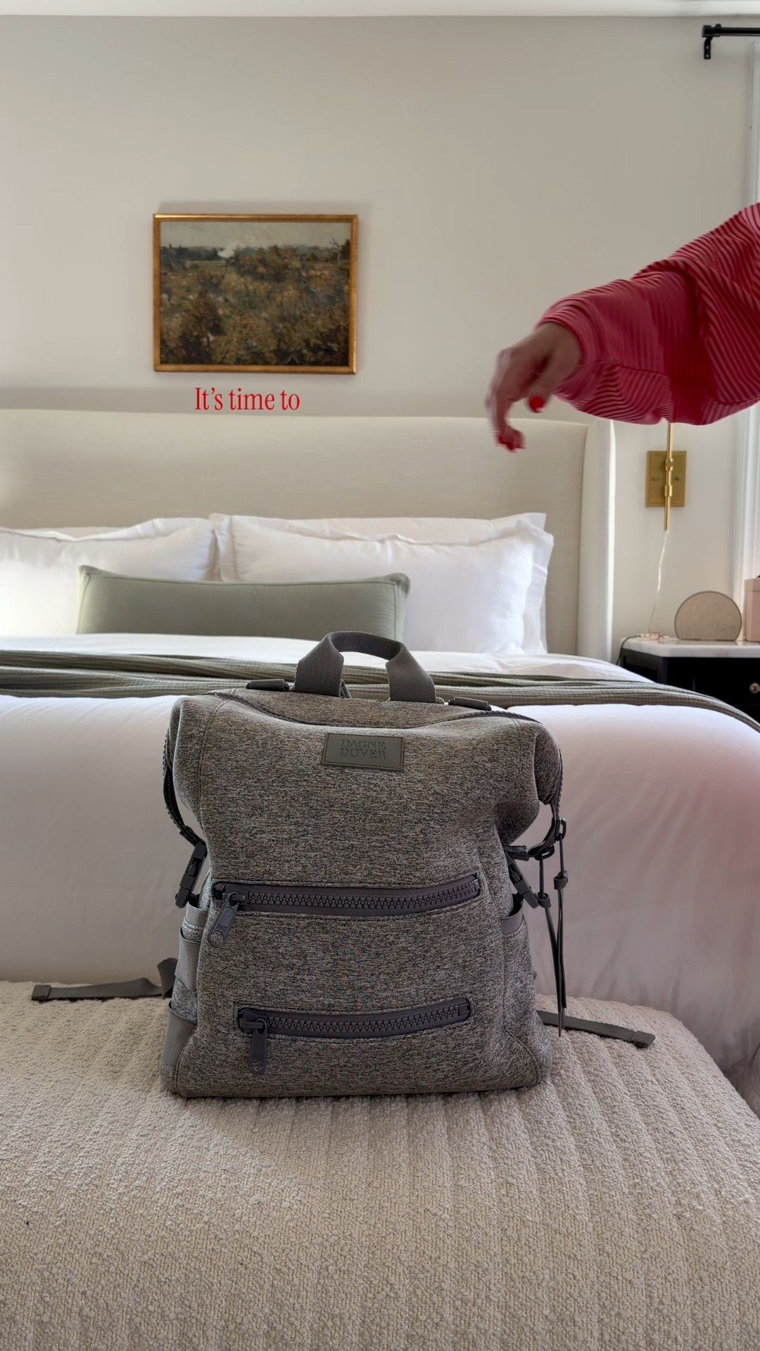 The mom bag upgrade 🙌🏻 Love this zip top tote - perfect size for everything I need to carry without being too bulky or in the way! I got the Cappuccino color 