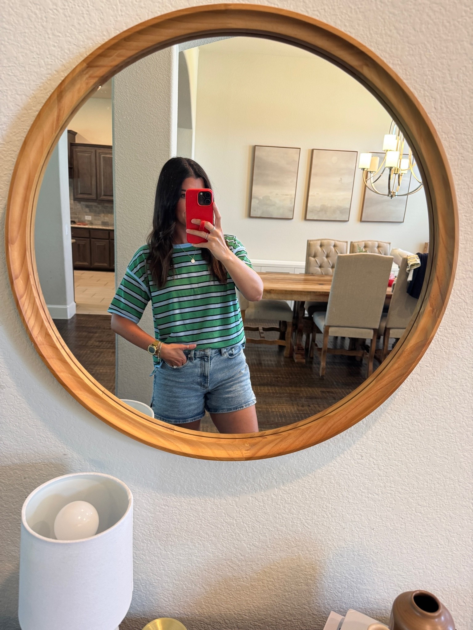 It’s giving 90’s mom 

Wearing a small in this tee

#LTKootd #LTKmomlife #LTKdayinmylife