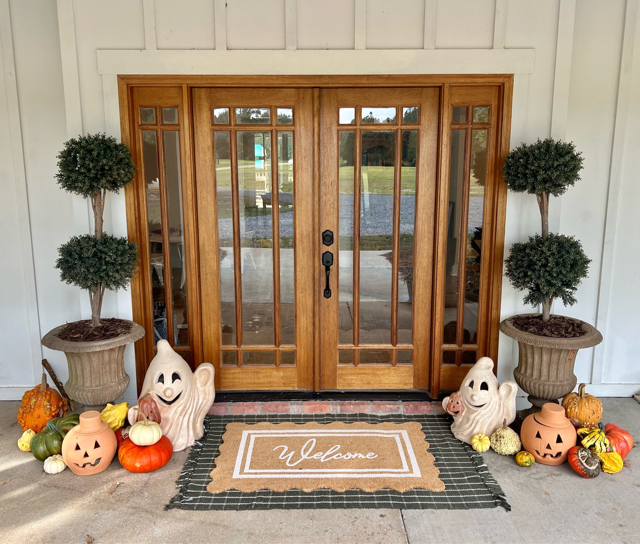 My new rugs came in! And no, I’m not ready to say goodbye to pumpkin season 🥹🎃