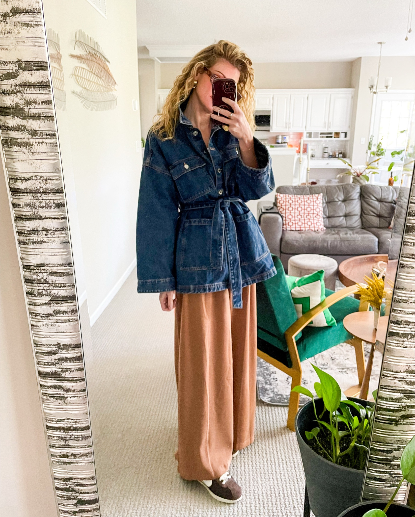 Coolest denim jacket with wide-leg trousers and sneakers  

#LTKFindsUnder100 #LTKStyleTip #LTKWorkwear