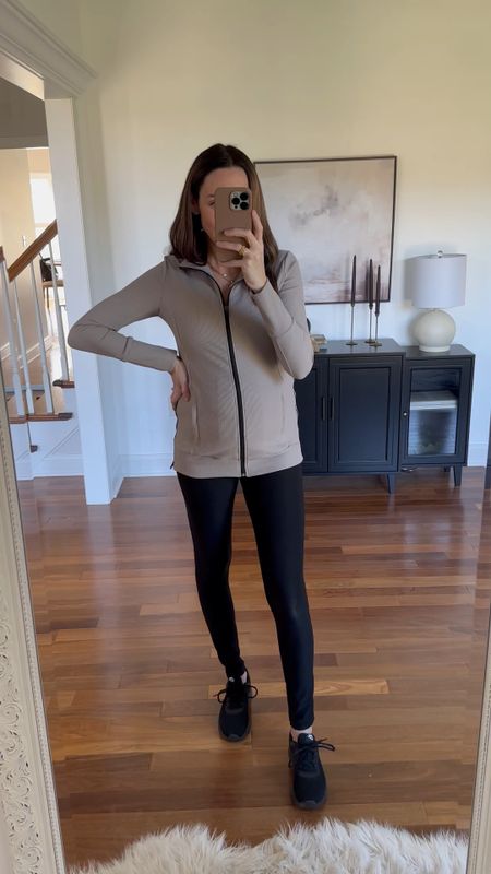 Track jacket. Maternity style. Maternity outfit. Pregnant outfit

#LTKbump