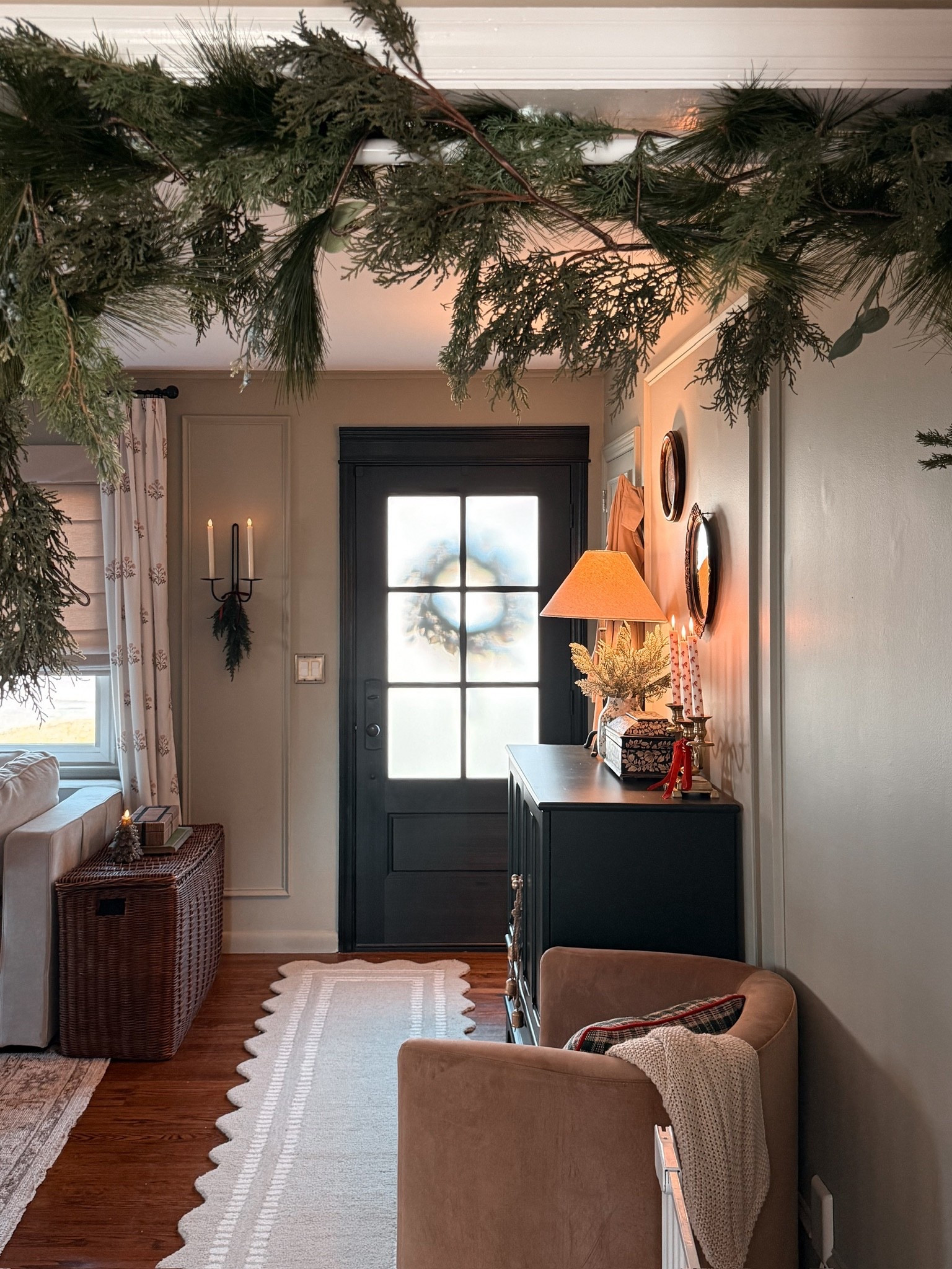 Christmas entryway

#LTKHoliday #LTKHome #LTKSeasonal