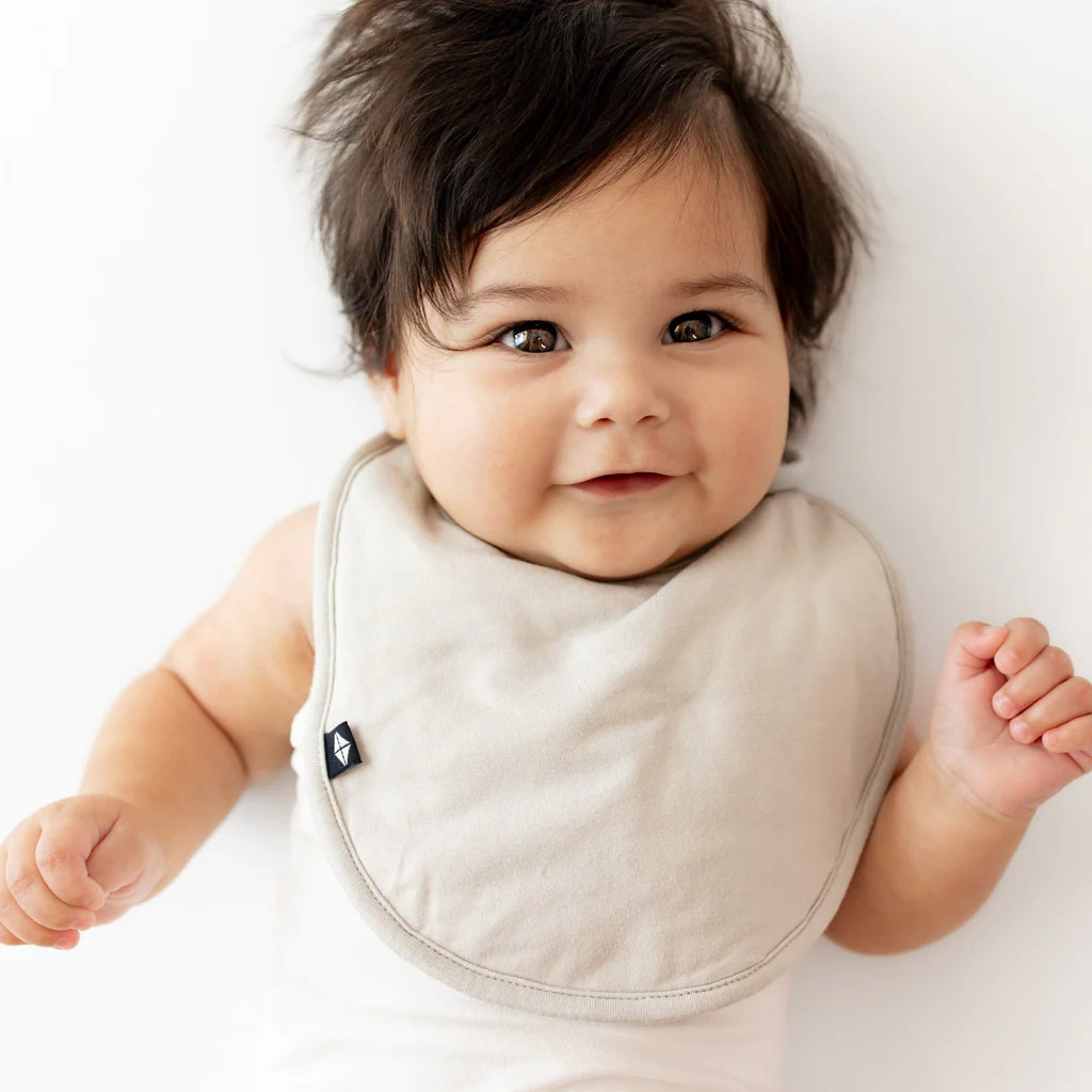 Cushy Bib in Oat | Kyte Baby