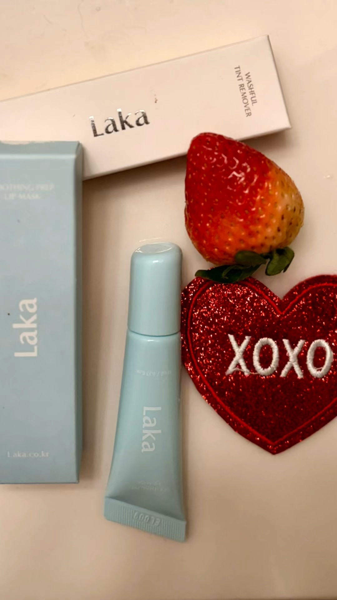 Quick 10-minute lip reset before heading out.

I’ve been using this peel-off lip mask when my lips feel dry or textured — it smooths everything so tint or gloss goes on cleaner and more evenly.

Little prep steps like this make a big difference in how makeup looks.

Linking it here.

#LipCare #Kbeauty #BeautyRoutine #LTKbeauty #GlowySkin


lip mask peel off lip treatment k beauty lip prep smooth lips lip care routine exfoliating lips lip treatment before lipstick

#LTKBeauty #LTKselfcare #LTKgrwm