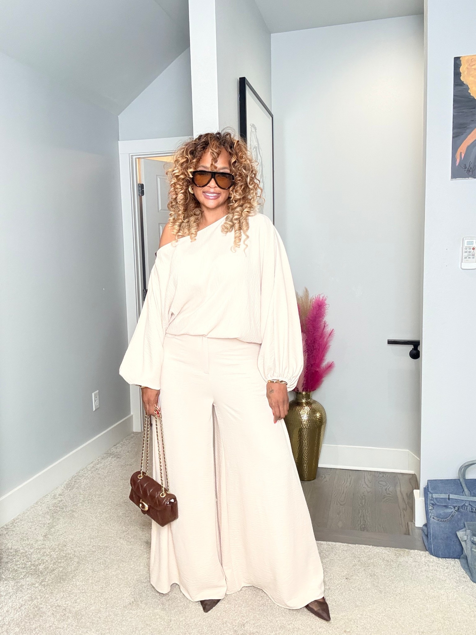 Feeling chic and elegant in this dreamy outfit.
Set size Largee