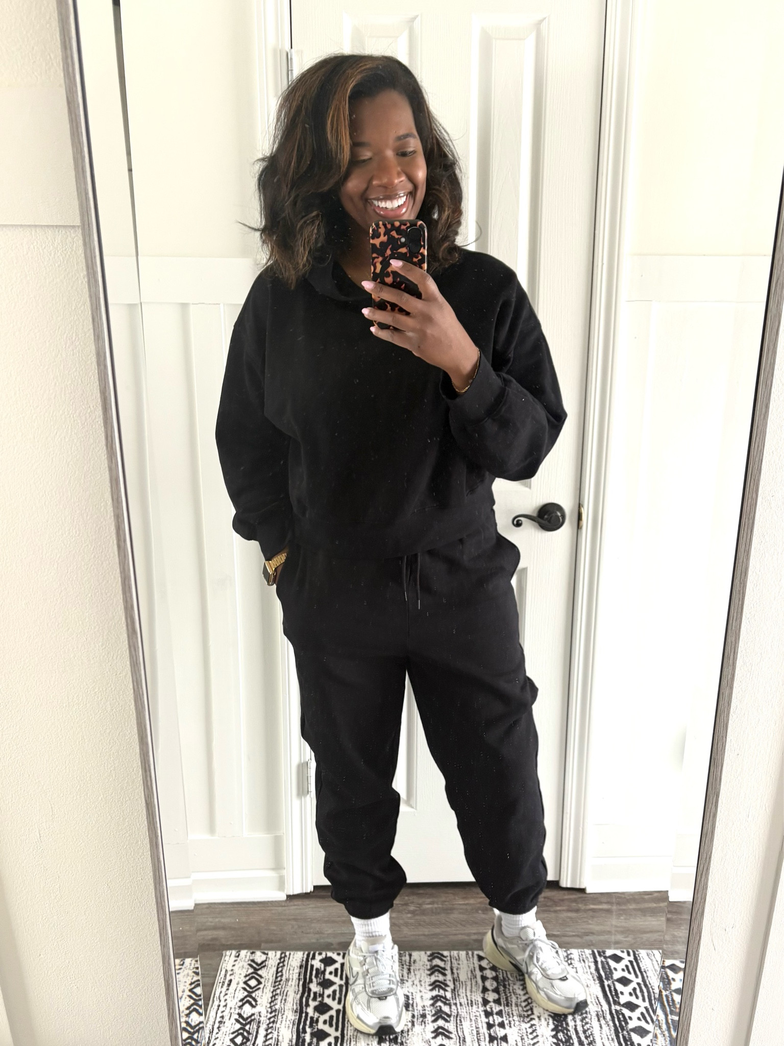 Old Navy so comfy sweatshirt and jogger lounge set

#LTKMidsize #LTKActive #LTKStyleTip