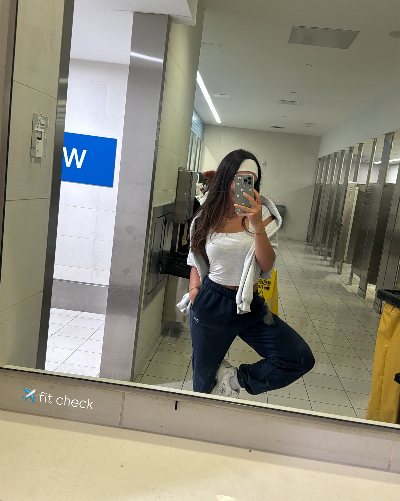 Airport fit check ✈️🎧📖