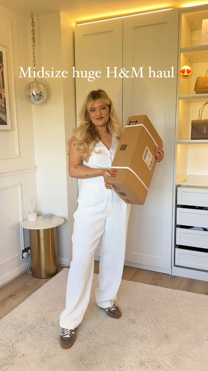 Midsize H&M haul 

Linen striped trousers 
Black knitted tube top 
White broderie Anglais dress
Blue smocked dress
Blue floral midi dress
Black linen dress
Polka dot slip dress
Blue blazer

#LTKSeasonal #LTKmidsize