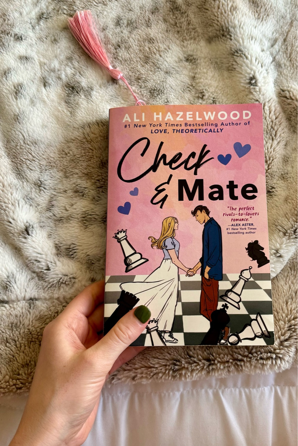 Book rec. Romance book. Romance novel. Cute books. Love book. Love story. Check and Mate. Ali Hazelwood.