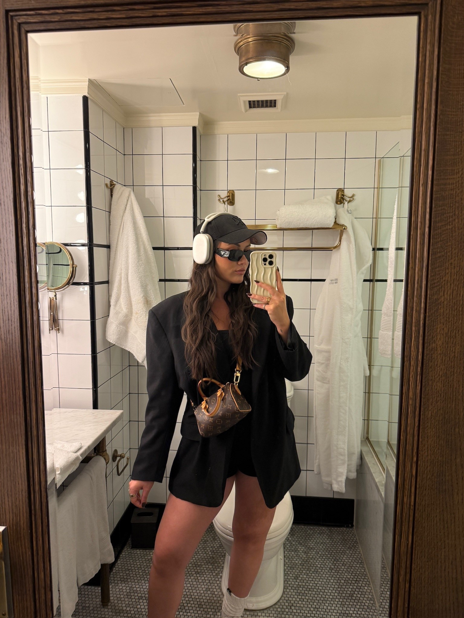 Casual fall outfit - wearing my go-to oversized blazer and the comfiest new balance sneakers 

#LTKSeasonal #LTKShoeCrush #LTKFindsUnder100