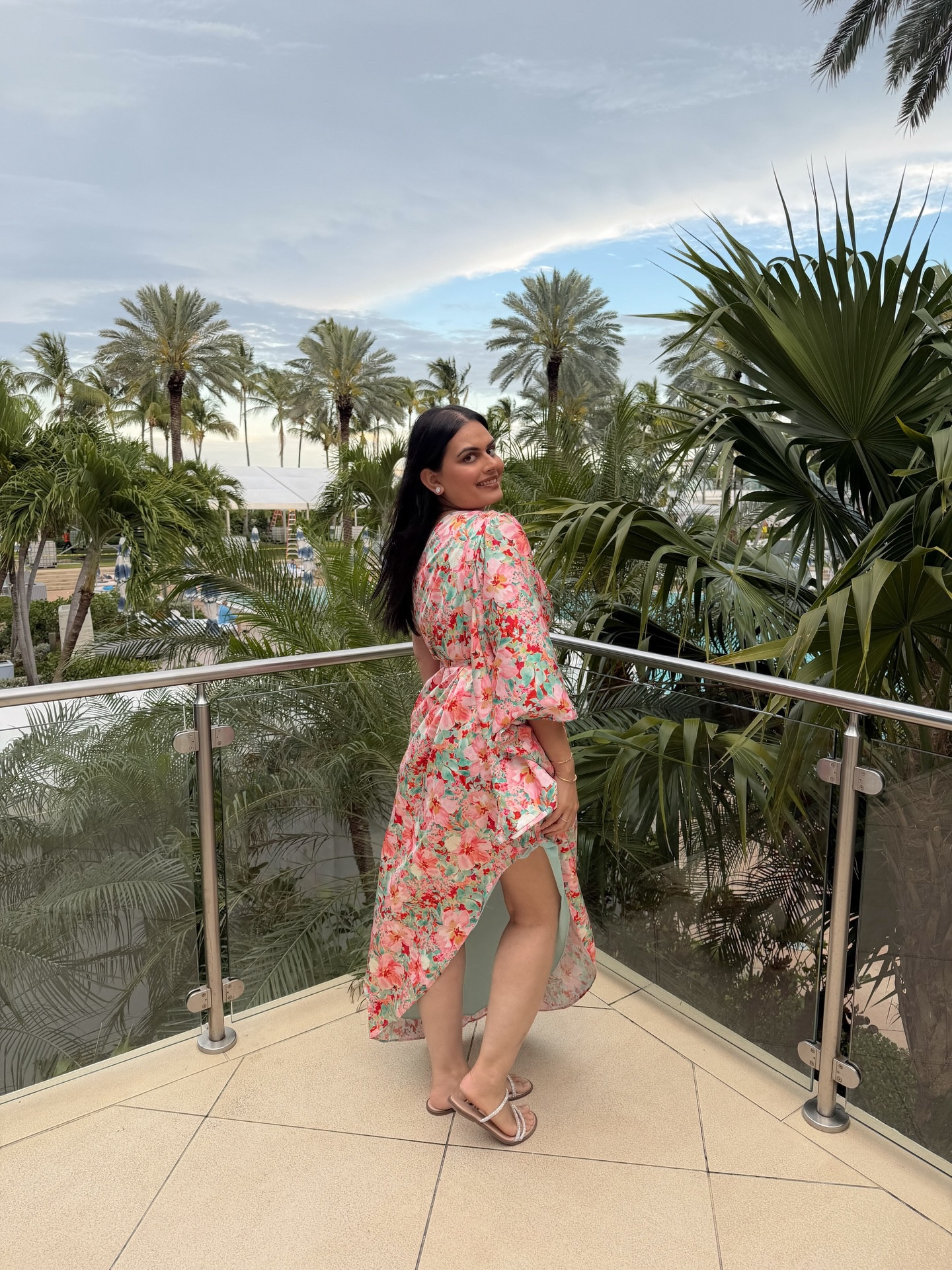 currently unavailable (in Miami) 🤭

Don’t act like you wouldn’t do the same 👀

Dress @hutch_design 
Location @fontainebleaumiamibeach 

#MiamiBeach #SouthBeach #FloridaBloggrt #FloridaLife #VisitMiami

#LTKSeasonal #LTKMidsize #LTKdayinmylife