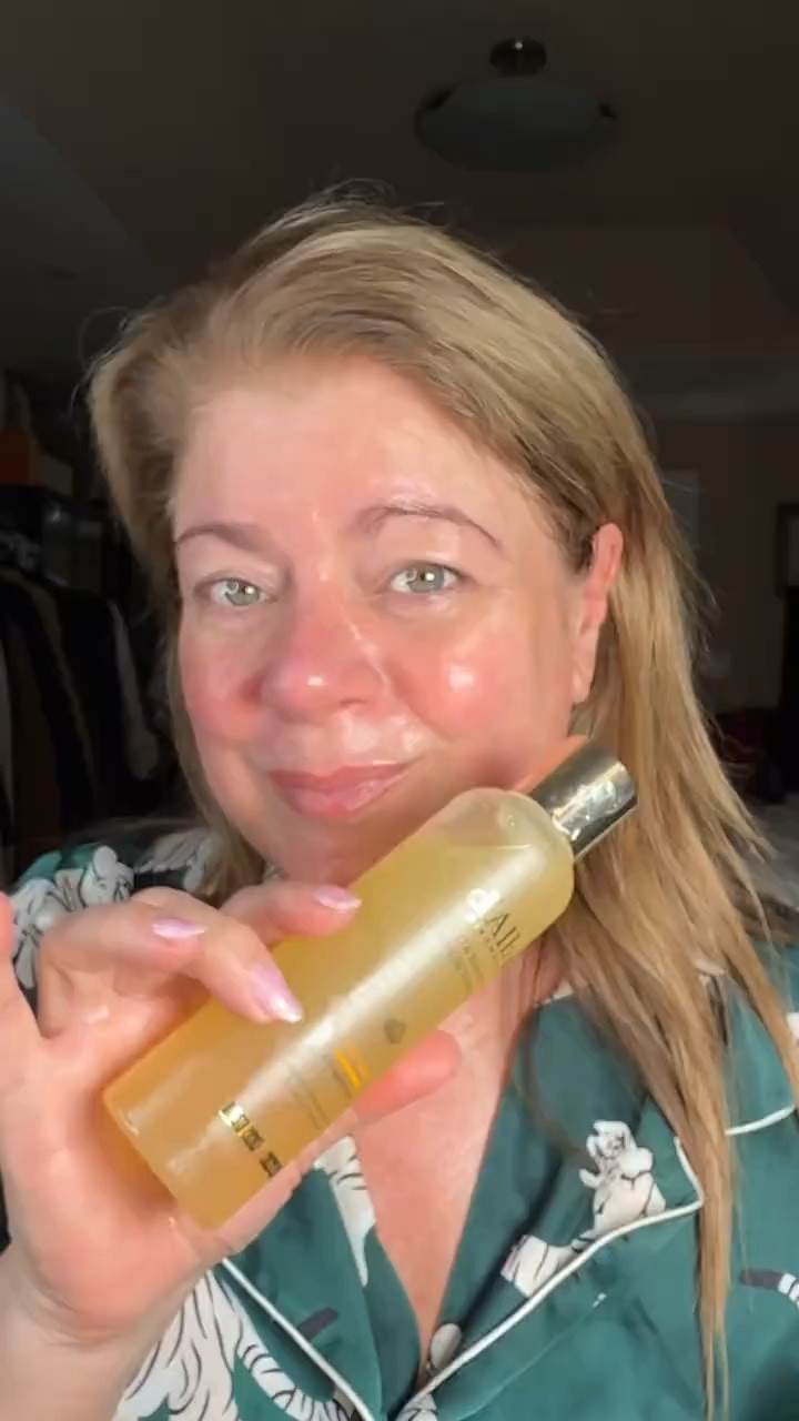 Love this serum toner from Dalba is a staple in my skincare makeup routine
 @d'Alba Piedmont
#dalbaserumtoner #cakeyrescue