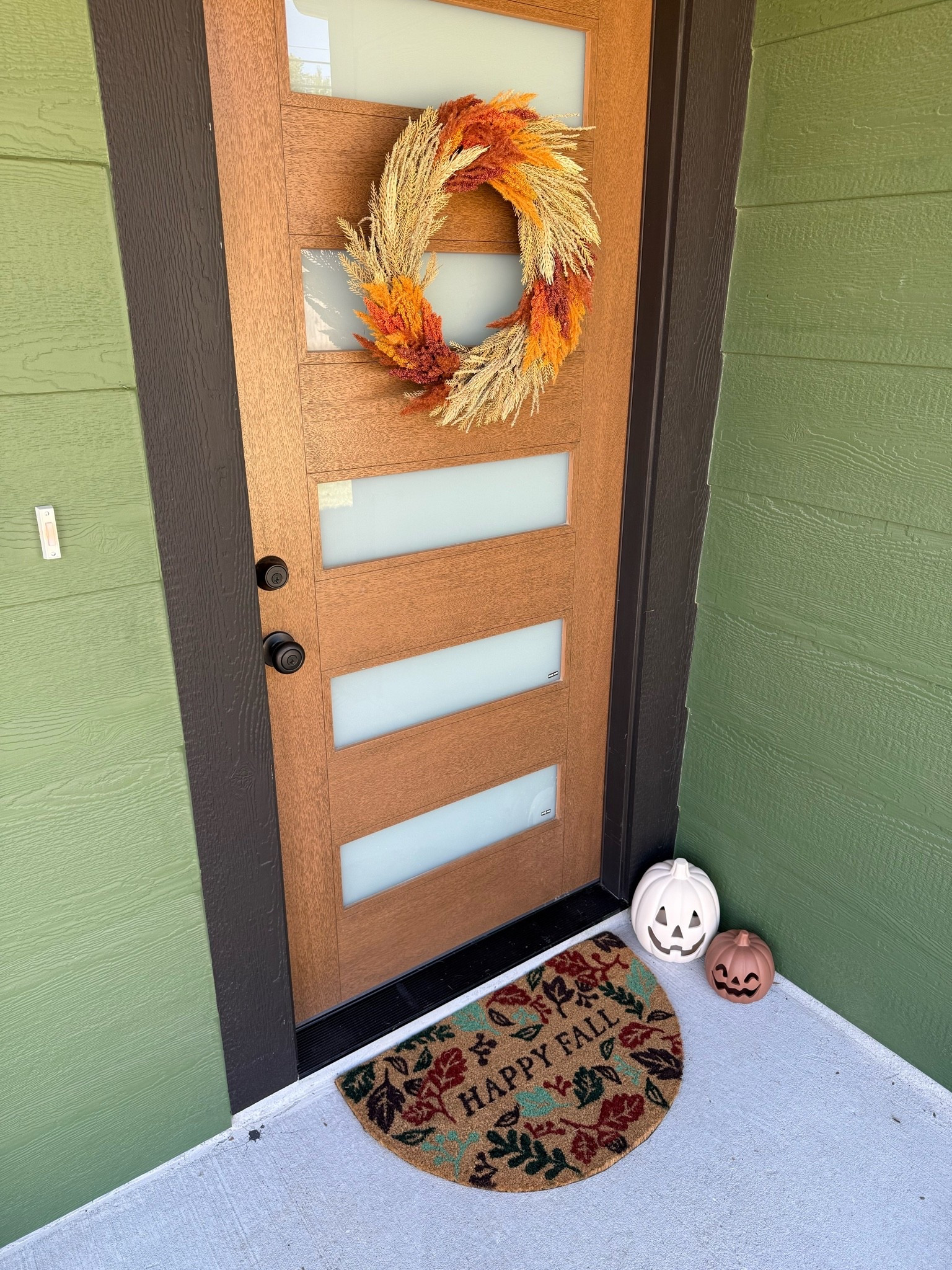 Fall is officially on the porch 🍂🎃 I loved putting this little setup together with finds from Kohl’s! Kohl’s Deal Days is happening through 10/8 with 25% off using code TAKE25. @Kohl's #kohls #kohlspartner #kohlsfinds