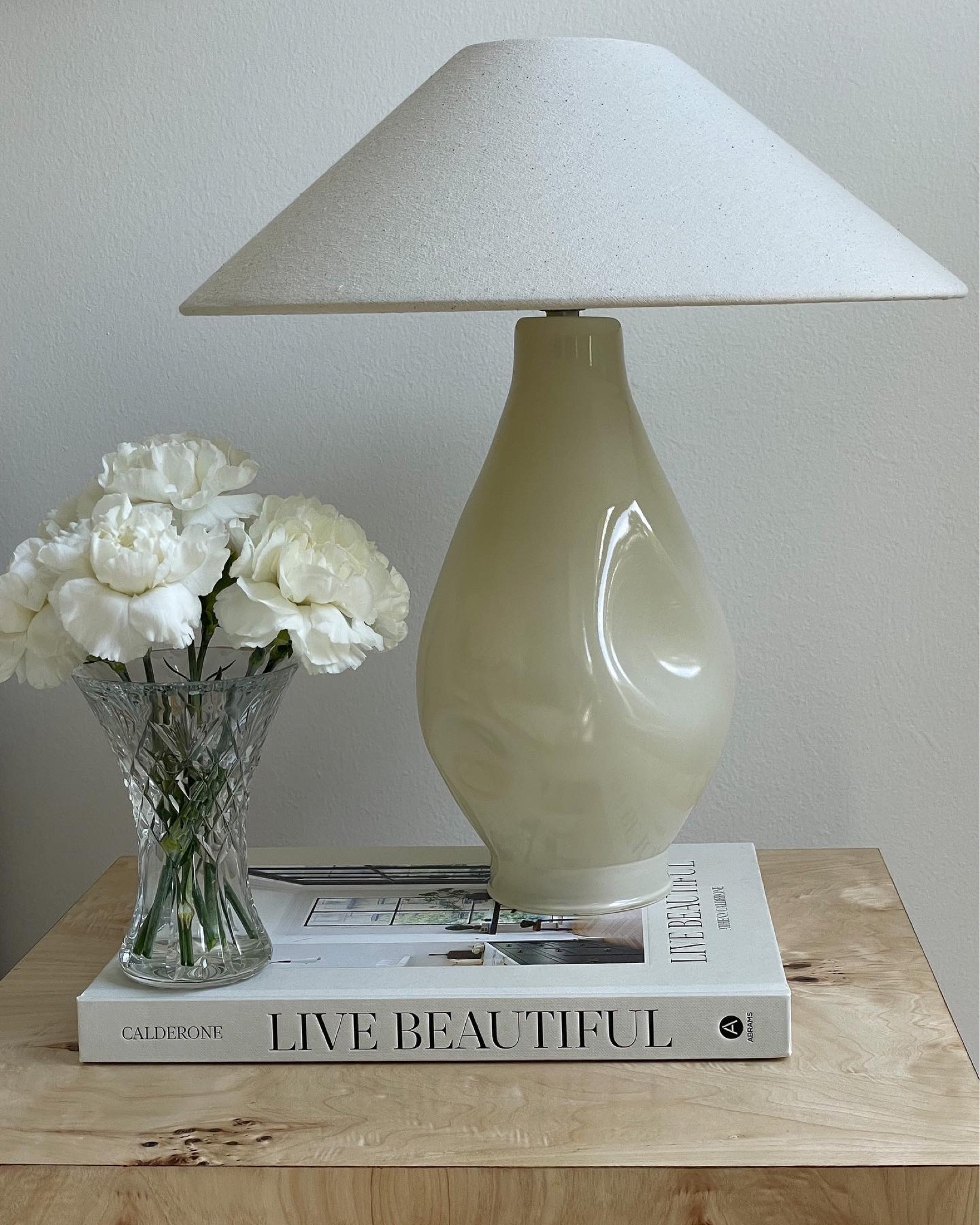 A simple #crystalvase #vase

#LTKeurope #LTKHalloween #LTKU