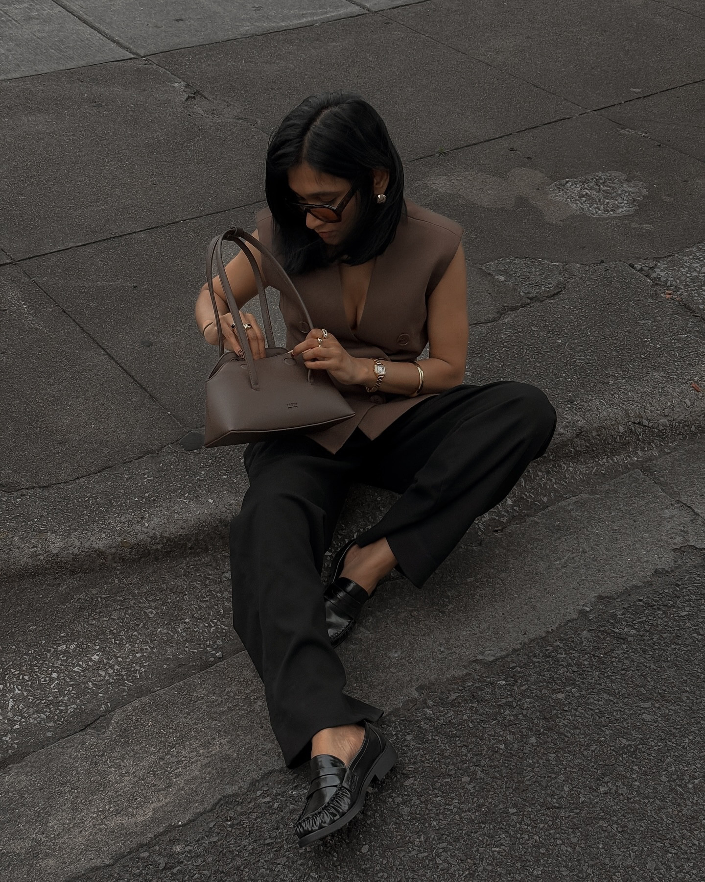 Espressona signora 🤎

-
NYC street style | Pinterest aesthetic | Pinterest inspired outfit | minimal chic, effortless outfits | Chic street style | dark aesthetic | neutral tones | city girl style | trendy layers | all-black outfits | cool girl aesthetic | model-off-duty | elevated basics | Scandinavian style | moody aesthetic | minimal style | pinteresty |spring summer |