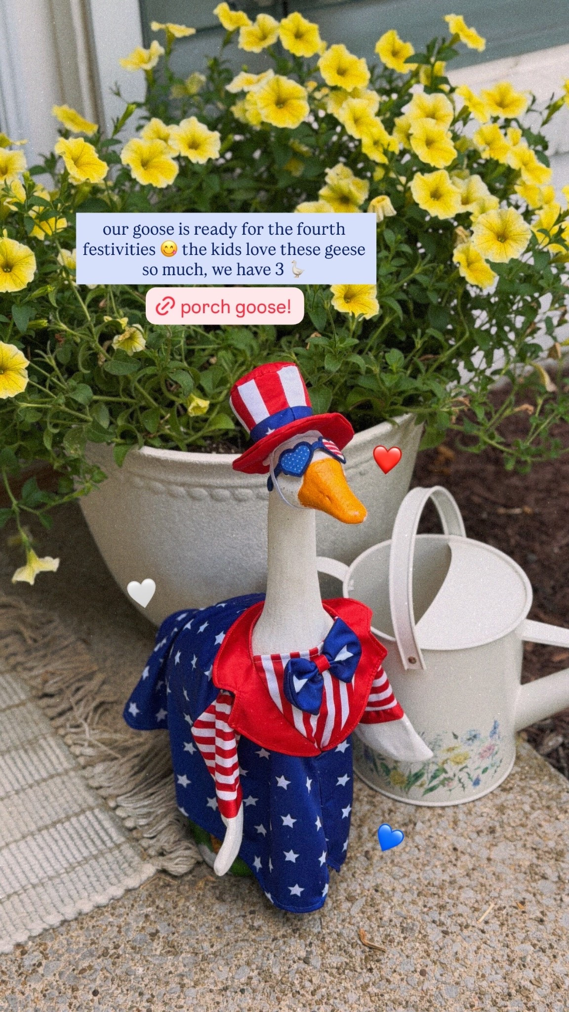 our goose is ready for the fourth festivities 😋 the kids love these geese so much, we have 3 🪿 ❤️ 🤍 💙