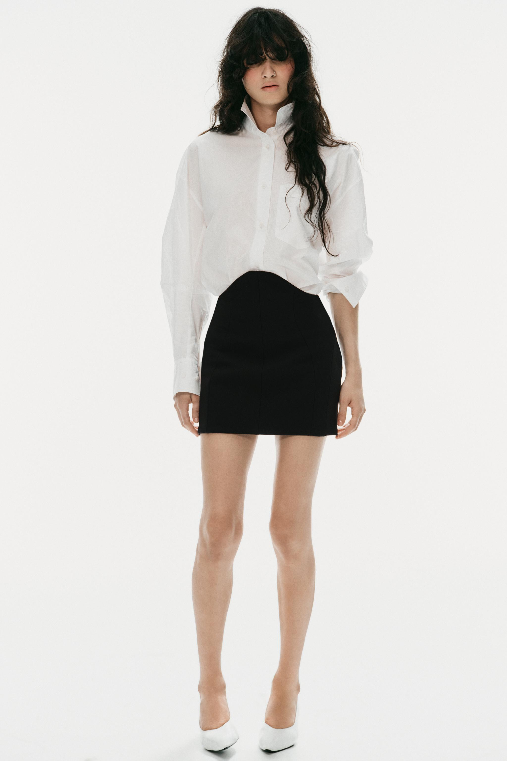 High-waist mini skirt with pronounced seam details. Featuring a matching tonal lining and an invi... | Zara UK