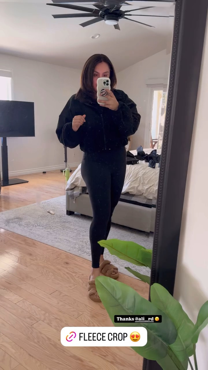 The perfect fleece crop! 

#LTKSeasonal #LTKGiftGuide #LTKWatchNow
