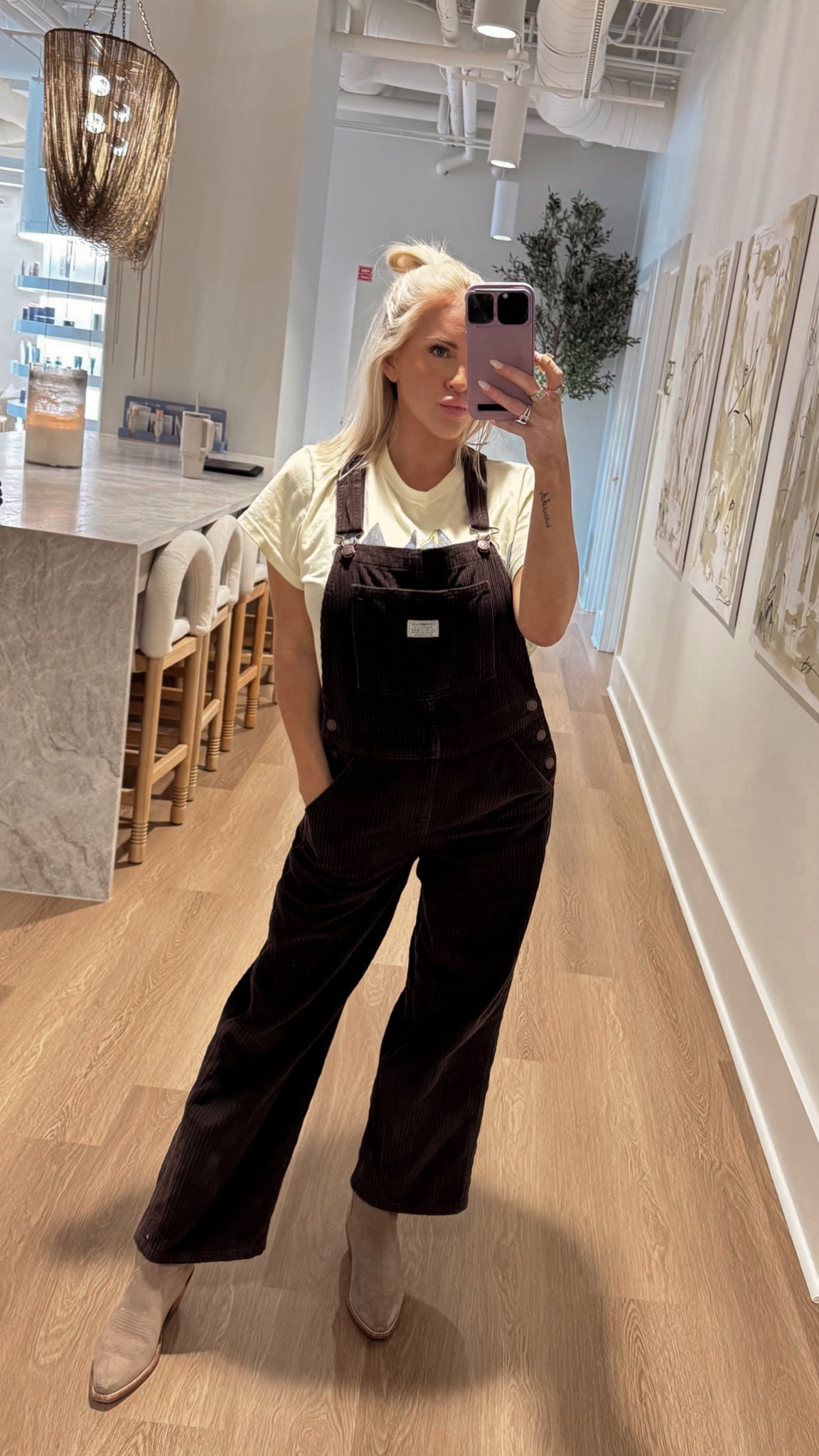 A little overall moment today 🤎