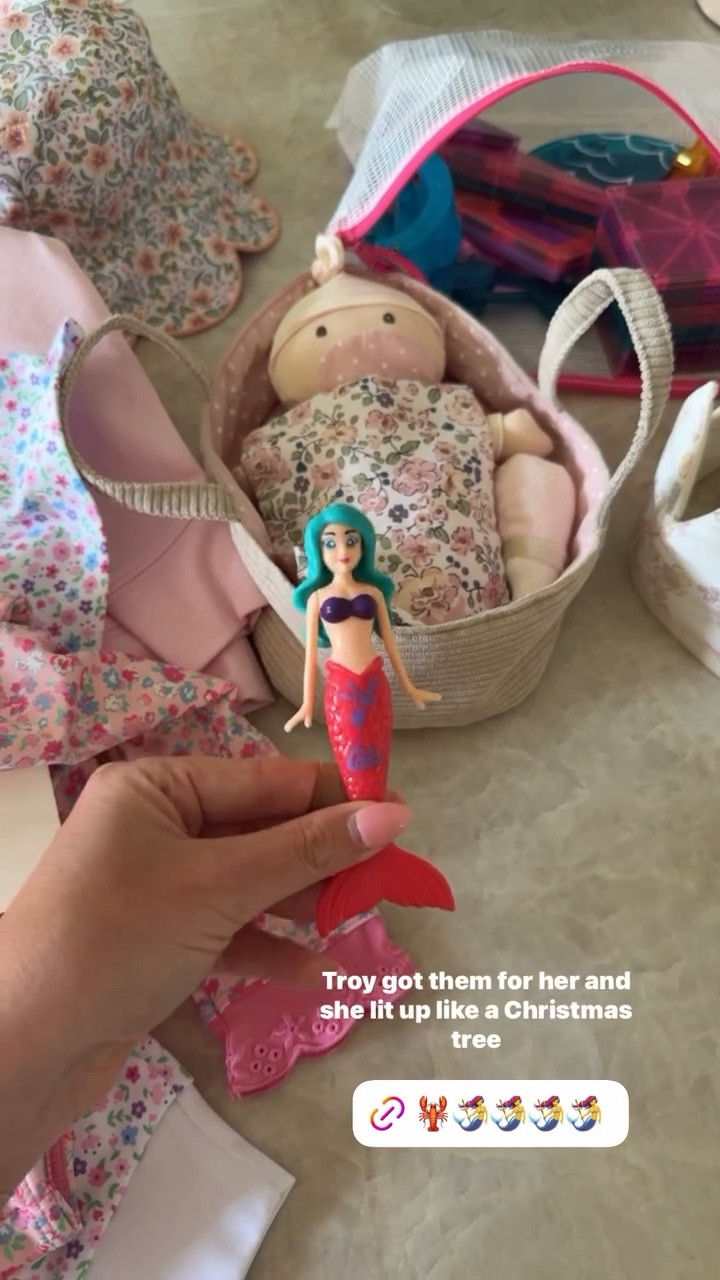 Swim and water toys for summer! Also pictured Lenny’s birthday crown 👑



#LTKFamily #LTKKids #LTKBaby