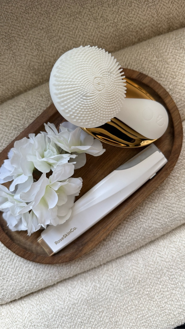 “Your new skincare sidekick: rechargeable & reliable”
AD @roseskinco 



#roseskinco #roseskincopetal2 #facialcleanser #electricfacecleanser #skincare #beauty #ugc #ad #pr #gifted #leeds #skincareisselfcare #electricfacecleaner #leedsugc #ugccreator #emmaeva #neutralblogger #fashionblogger #beautyblogger #skin101 #ugccreatorsneeded #ugccommunity #beautyugc #facial #athomefacial #leedsbloggers #beautytreatment #tlc #skincarelover #facial #athomefacial

#LTKeurope #LTKbeauty #LTKautumn