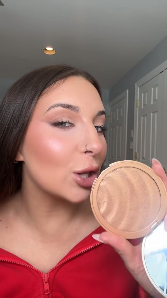 The ultimate bronze glow with SPF

#LTKBeauty #LTKgrwm #LTKValentine