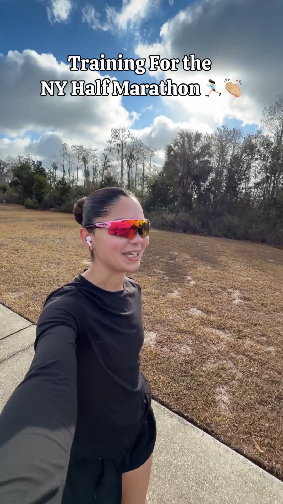 Sharing my running fit + essentials below 👇 