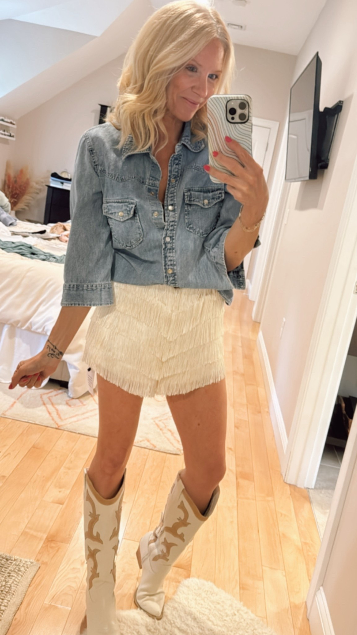 Country concert style 
Boots are Oasis Society

#LTKStyleTip