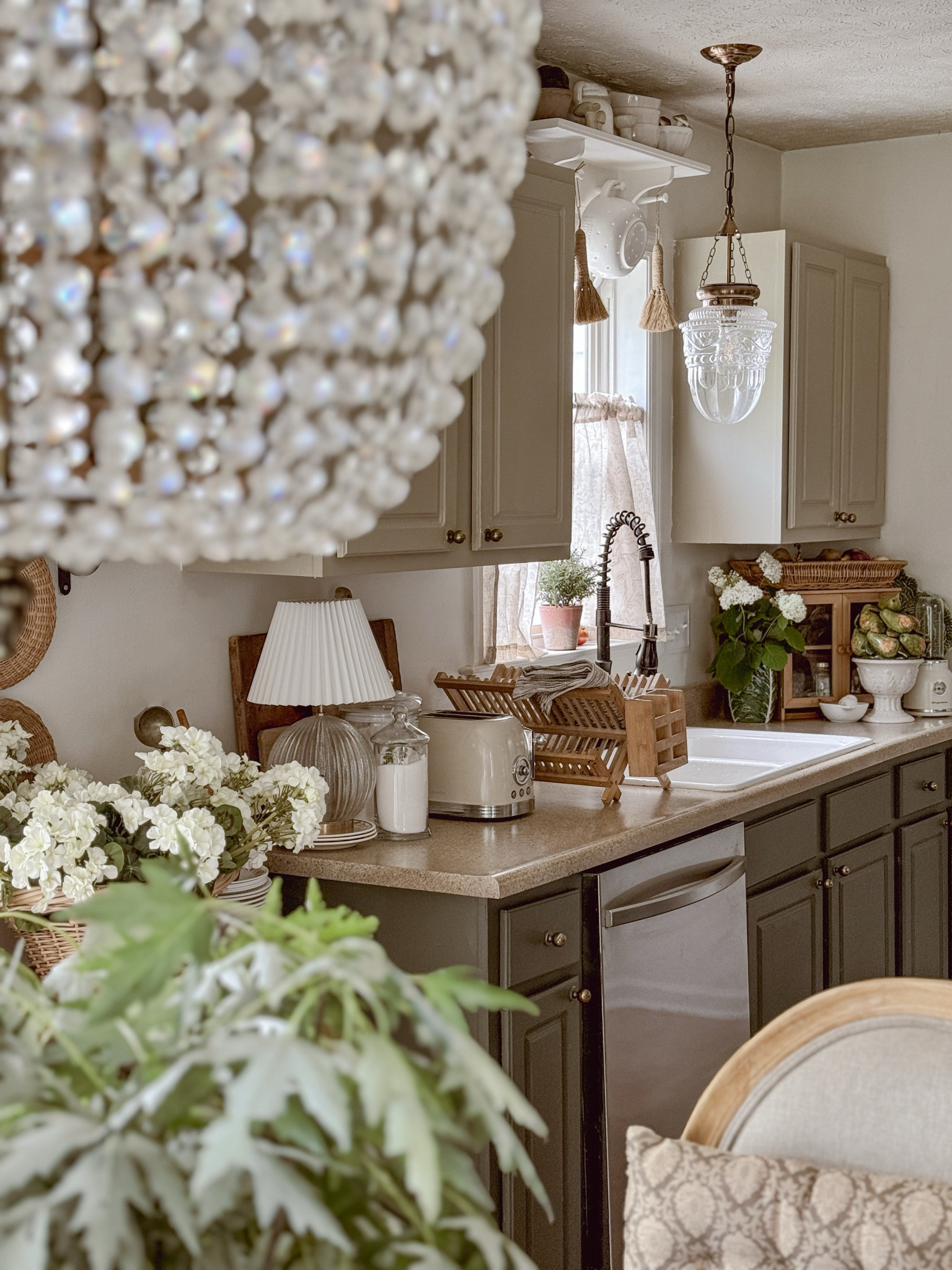 Cozy little galley kitchen.