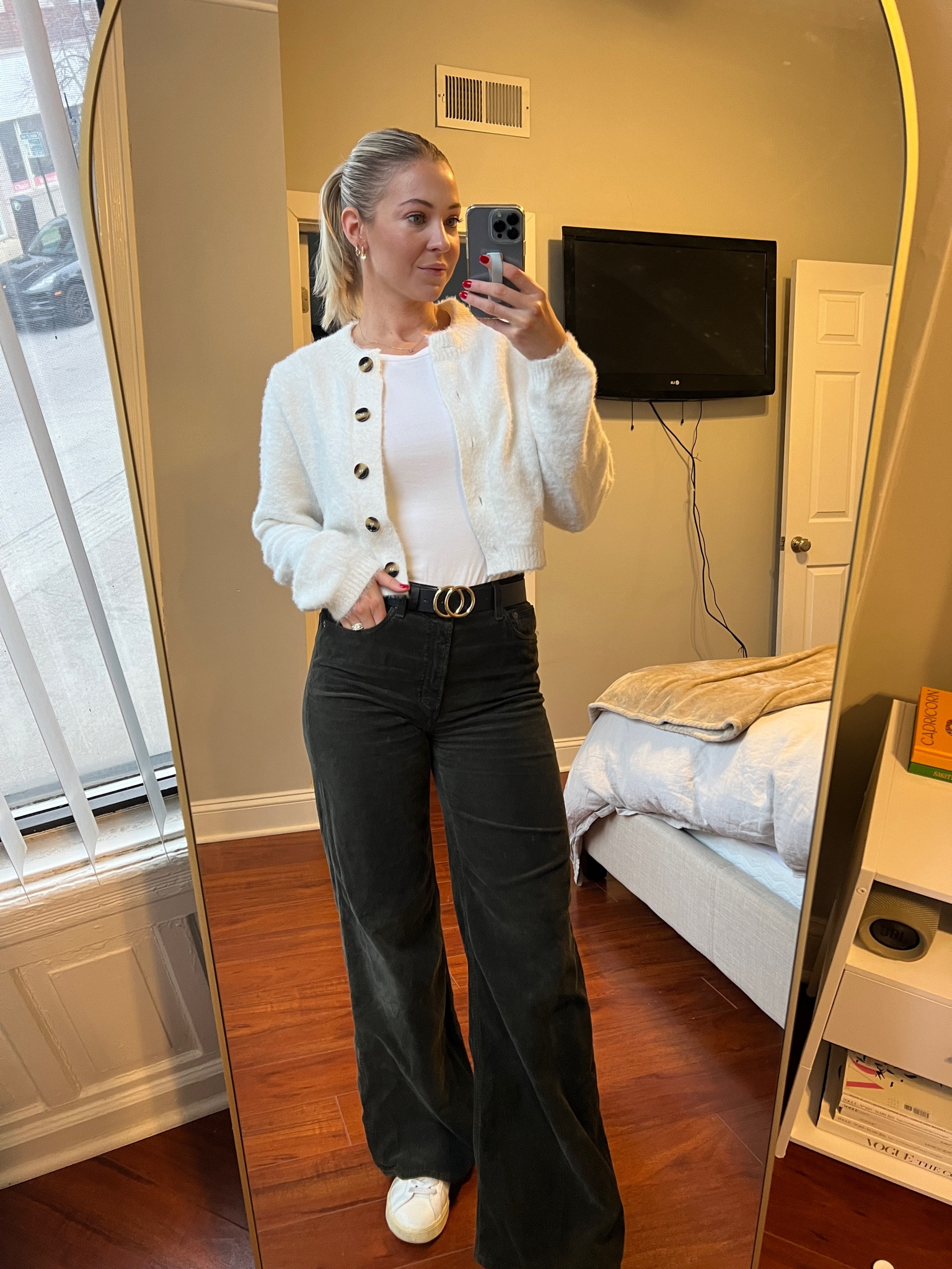 Casual outfit of the day 🤎

Pants are size 27 & top is a small! 

#LTKstyletip #LTKSeasonal