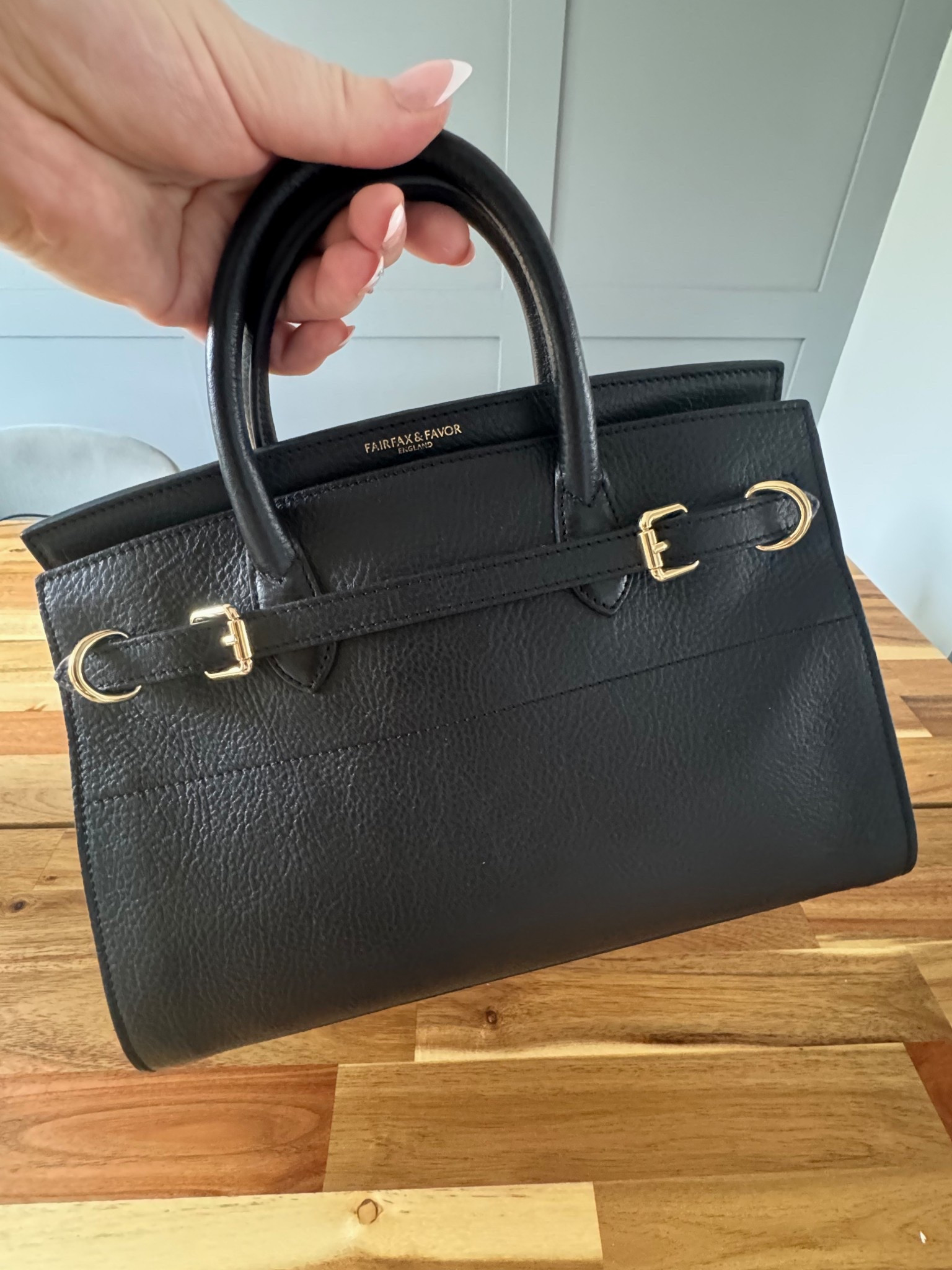 Classic leather top handle. Perfect for all year round 



#LTKbag #LTKspring #LTKluxury