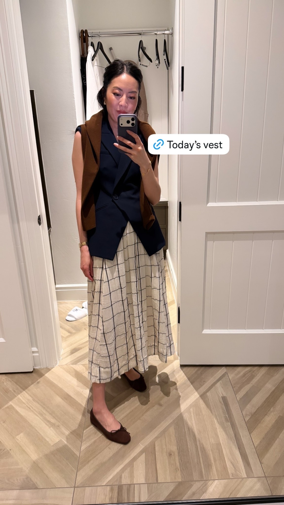 Mid week OOTD - shop my look here.

#classicstyle
#longskirt
#vesttop
#longskirt
#OOTD

#LTKootd #LTKgrwm #LTKWorkwear