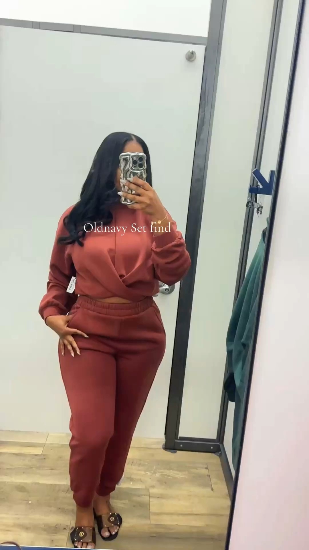 Oldnavy Set Find.

Bounce Fleece Twist-Front Top.

Will pinned set find in my storefront.

High-Waisted Bounce Fleece Jogger
Sweatpants.

I’m wearing a size extra small top and medium pants.
#oldnavy #oldnavystyle #oldnavytryon #sweatpants #sweatpantsoutfit 


#LTKgrwm #LTKSaleAlert #LTKActive