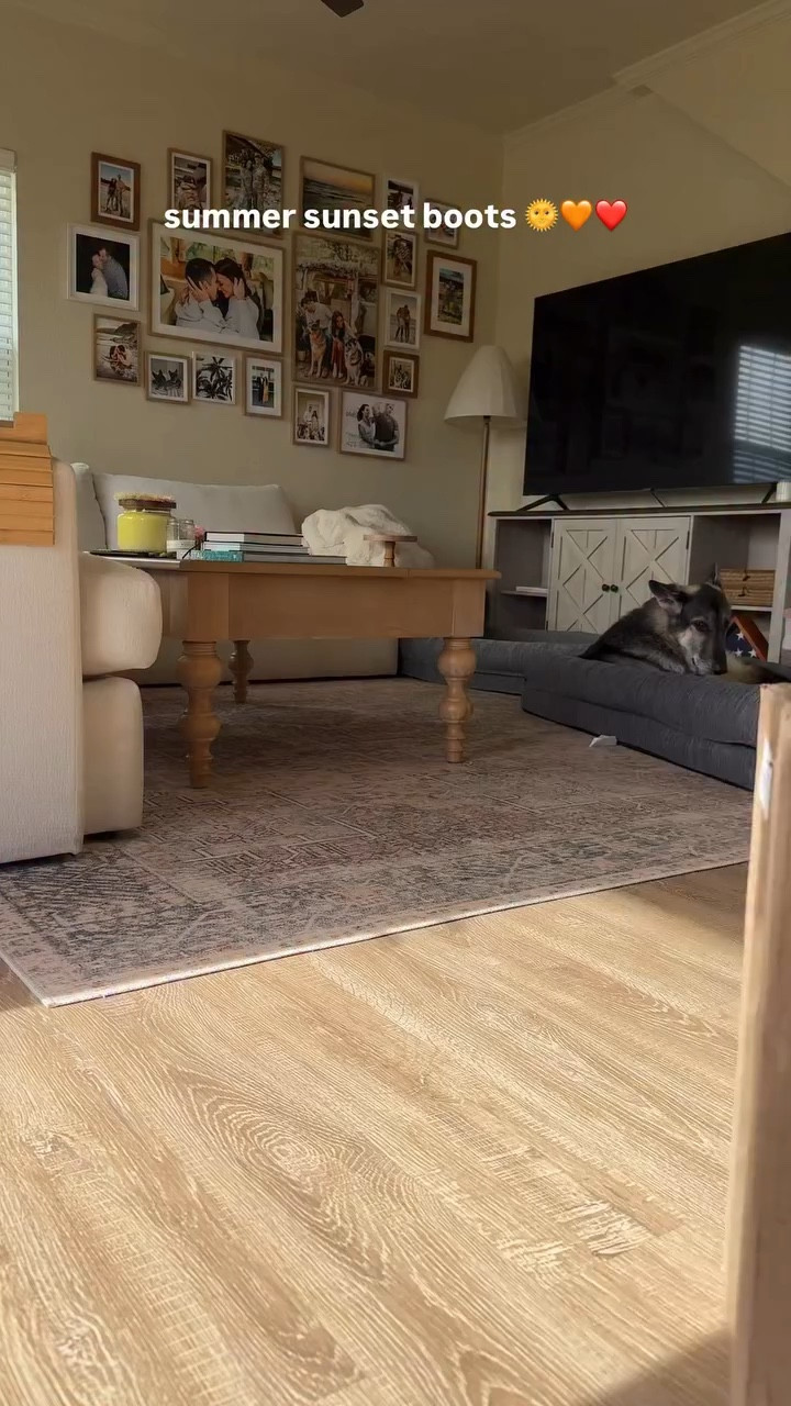 The boots of my dreams 🥹 They are called Sunset. 🧡Come in several different colors! 

There were only a few sizes left when I ordered!

Tecovas
Cowboyboots
 

 

#LTKSeasonal #LTKdayinmylife