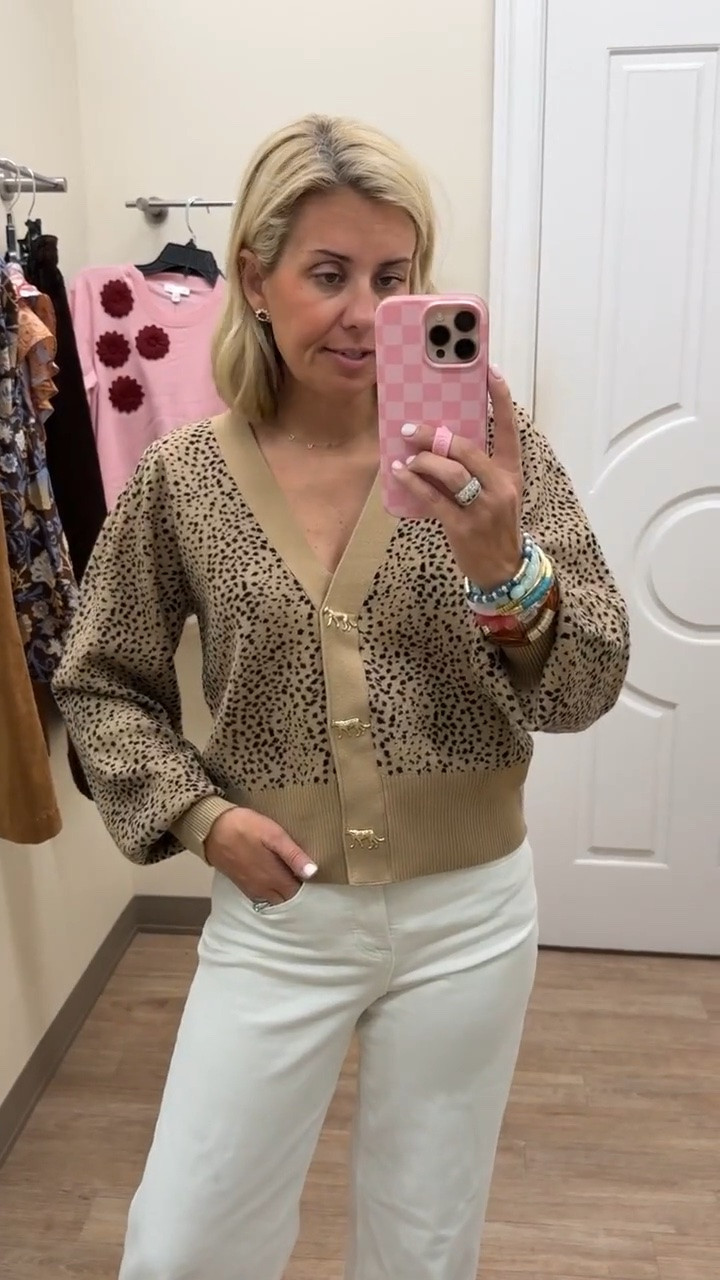 Yall this cardigan!! So so cute and love the price even more!!
Sweater - xs
Jeans - xs petite