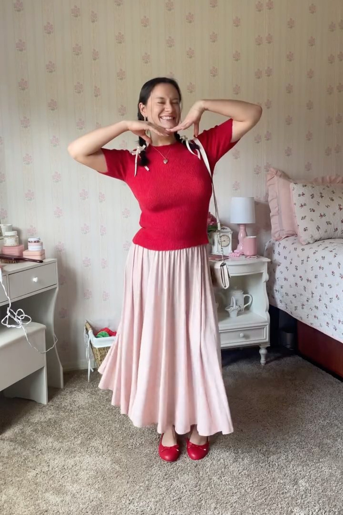Get some pink and red in your closet nowww!!🩰❣️✨
Follow for more cutesy color combos!!! @autumn_stevens 🫶

#valentines #valentinesday #valentinesoutfit #datenightoutfit #colorcombo #outfitideas #thriftedfashion