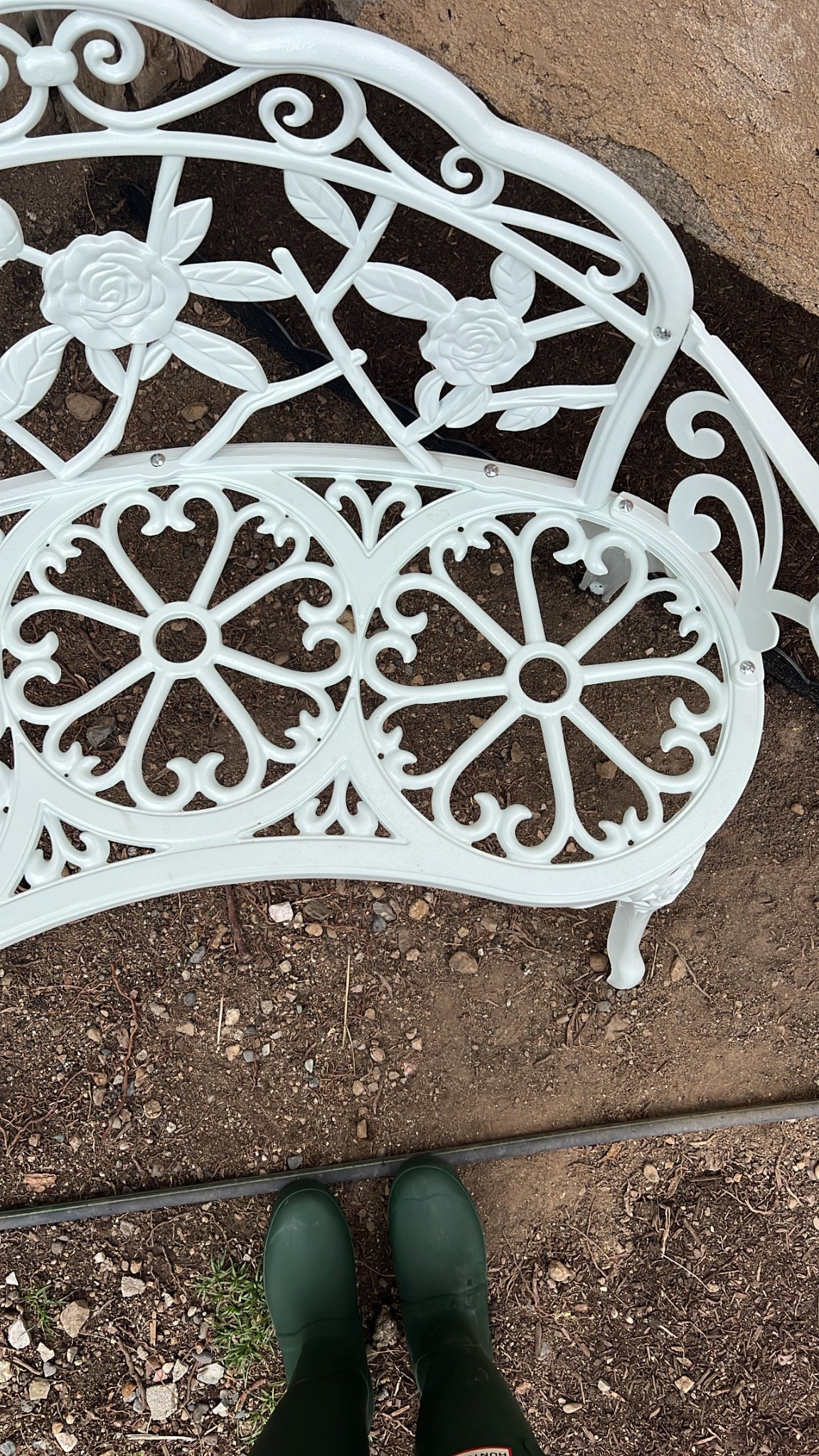 Garden updates: Outdoor bench 🪴🤍✨

#LTKSeasonal