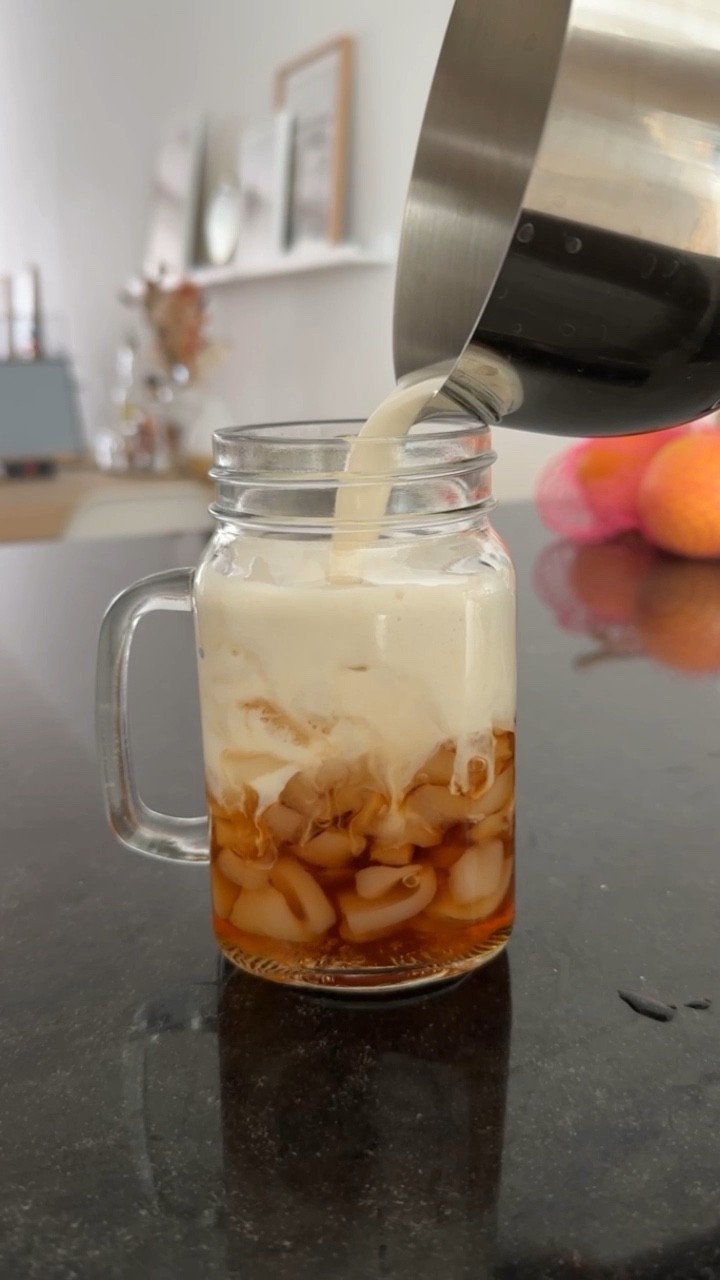 Homemade foamy vanilla oatmilk cold brew latte 🧋

Coffee, koffie, iced coffee, iced latte, cold brew, zelf iced koffie maken, coffee corner setup, koffie hoekje, thuis, home, kitchen, keuken

#LTKnederland

#LTKeurope #LTKhome