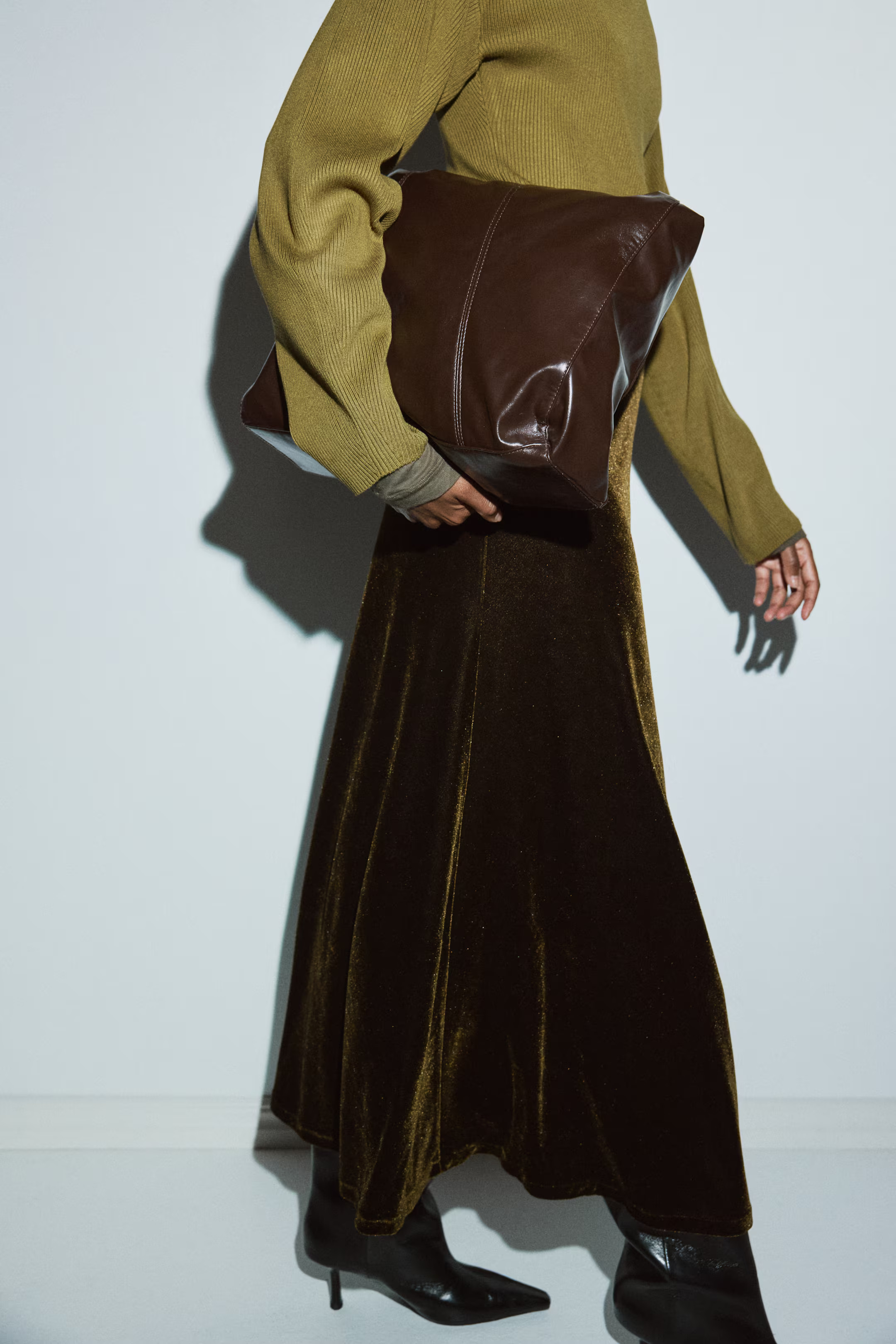 Velour skirt - Dark green - Ladies | H&M GB | H&M (UK, MY, IN, SG, PH, TW, HK)