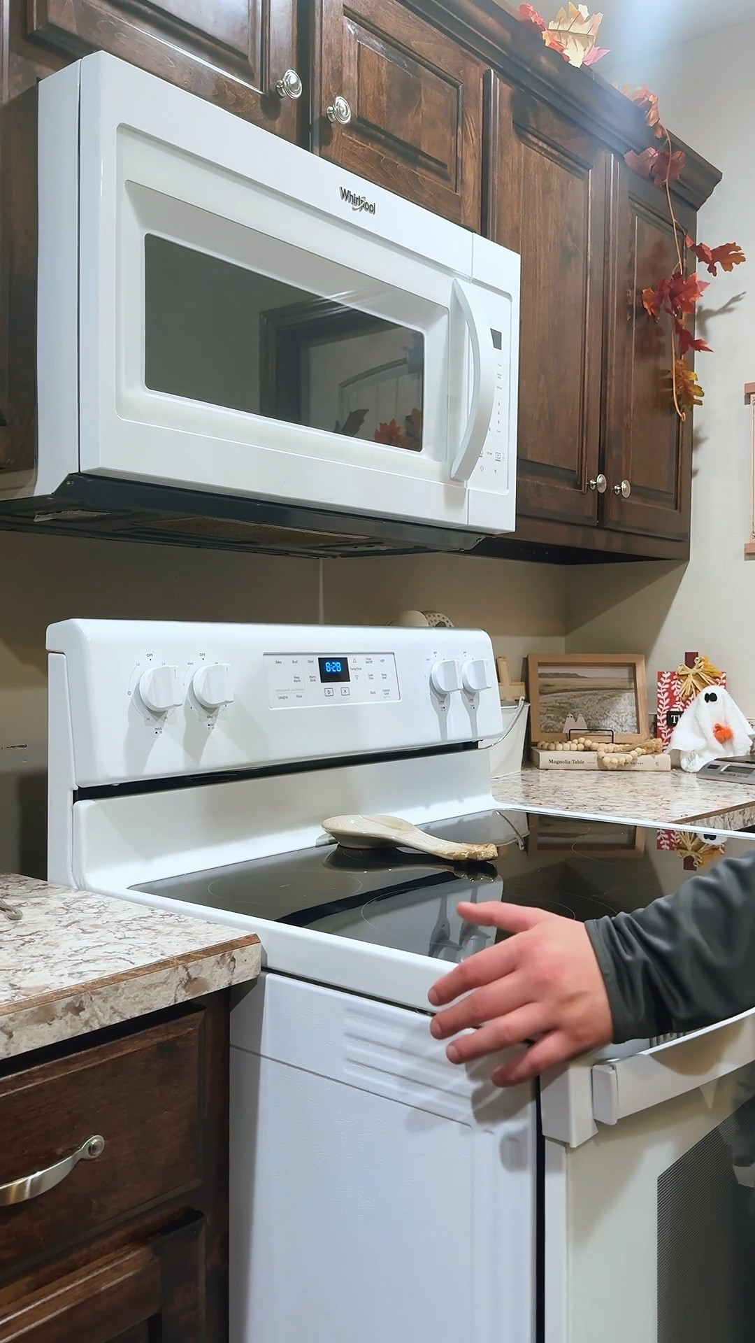 The Oven Cleaning 🤍
Simple, refreshing, and oddly satisfying. Just me giving my oven a little love and reset ✨

Hey, I’m JazzyMarieTV— your go-to for beauty, lifestyle, and self-care finds ✨ I share real routines, honest favorites, and everything that makes you feel confident and put together. Follow me across socials @JazzyMarieTV for more beauty inspo, daily must-haves, and a little dose of fun 💋

oven cleaning essentials, kitchen organization, home care favorites, cleaning must-haves, tidy home, aesthetic cleaning, deep clean routine, organized kitchen, cleaning tools, home finds, Amazon home finds, clean with me, home reset, cleaning products, home essentials, LTK home#LTKCleaning


#LTKHome #LTKFindsUnder100 #LTKFindsUnder50 #LTKHome #LTKBeauty #LTKFindsUnder100