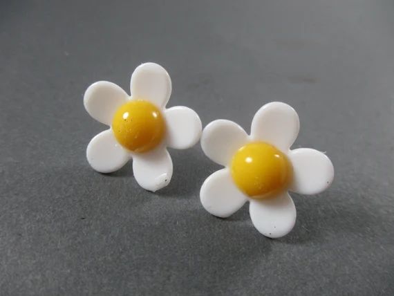 White Little Daisy Earrings Minimalist Flower Studs - Etsy Canada | Etsy (CAD)
