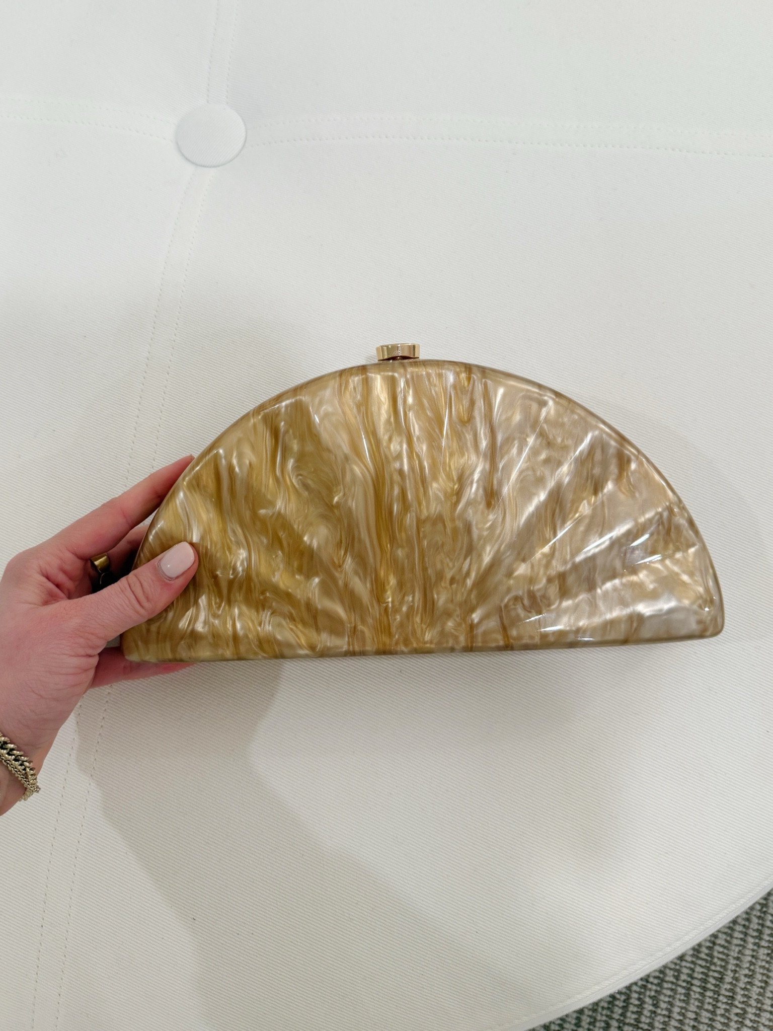 Amazon summer clutch! This acrylic purse is great for summer wedding guest looks and beyond! 