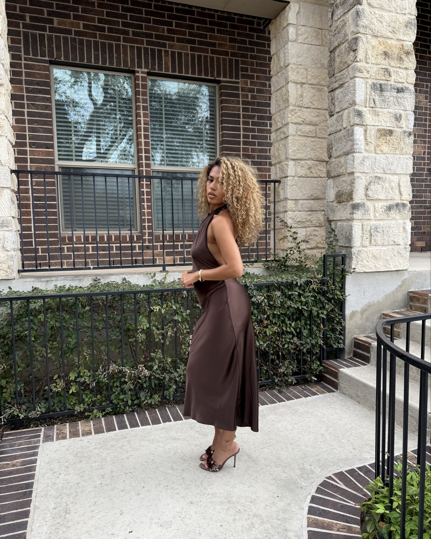 It’s wedding season! This is the dress I decided on as a guest at a wedding, halter dress open back!

#LTK #styling #zara #weddingszn #aritiza

Zara dress: “halter midi dress BROWN”
Zara heels: “FANTASY SEQUIN SANDALS
TAUPE GRAY”

I added dresses very similar to this one from Aritzia, and I own them as well, love their quality!

#LTKStyleTip #LTKWedding #LTKBeauty