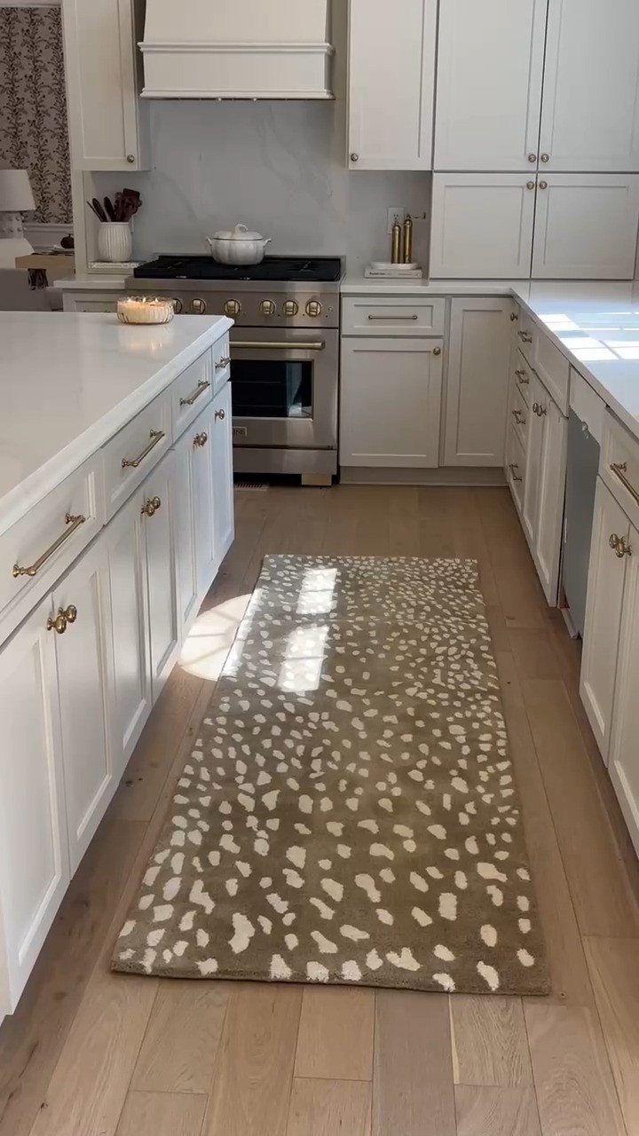 The kitchen runner I keep getting asked about 🤎





kitchen runner, kitchen rug, kitchen decor, animal print rug, neutral rug, kitchen finds, home decor, home finds, fall decor, sidneymarieduke 

 #LTKHome
