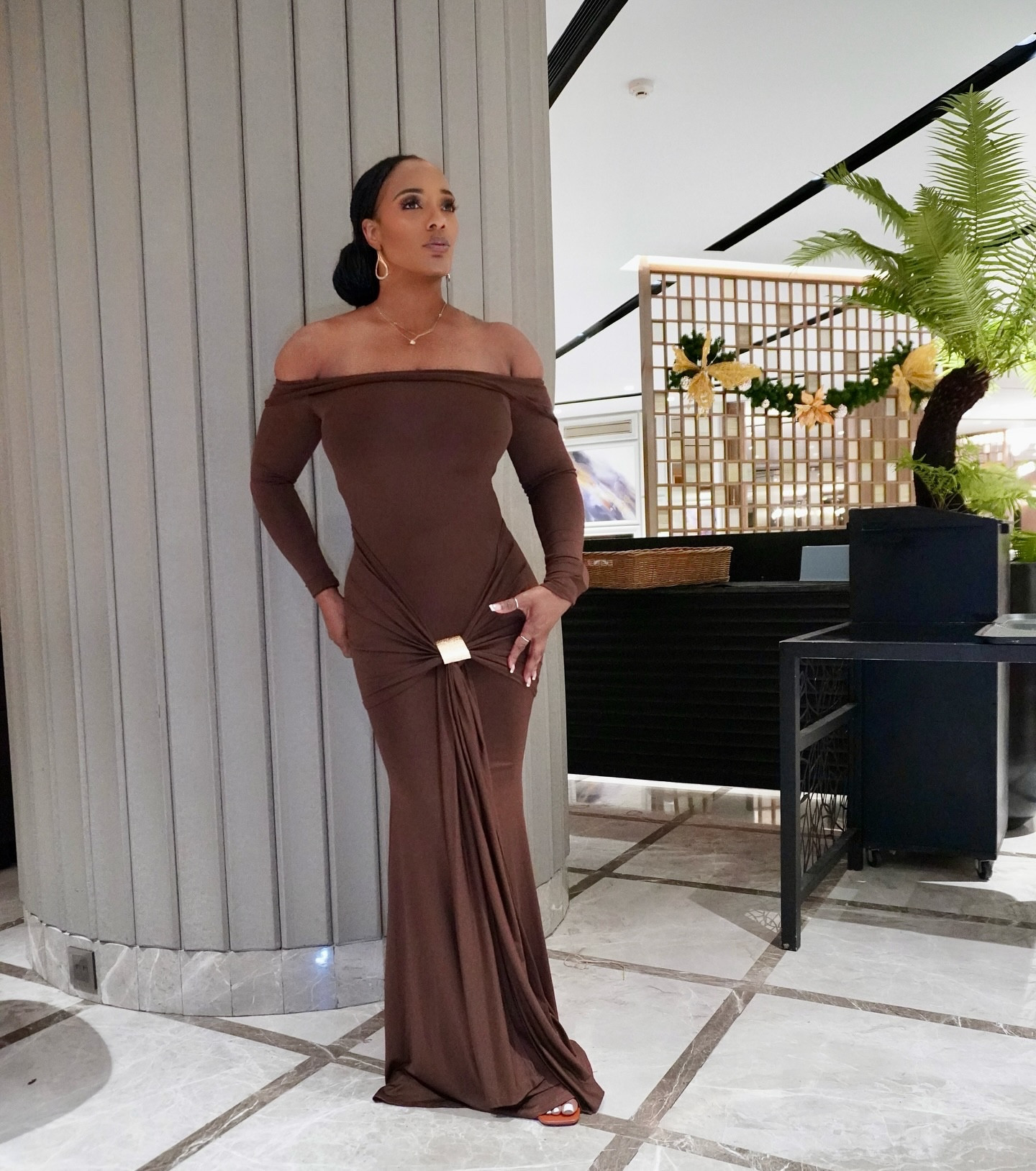 The season of thanks may be behind us, but the lessons of gratitude are a gift we can hold onto. Let’s harness that feeling to fuel our ambitions and kindness towards others. Remember, gratitude opens doors to abundance.
This dress is EVERYTHING

#LTKSeasonal #LTKHoliday #LTKootd