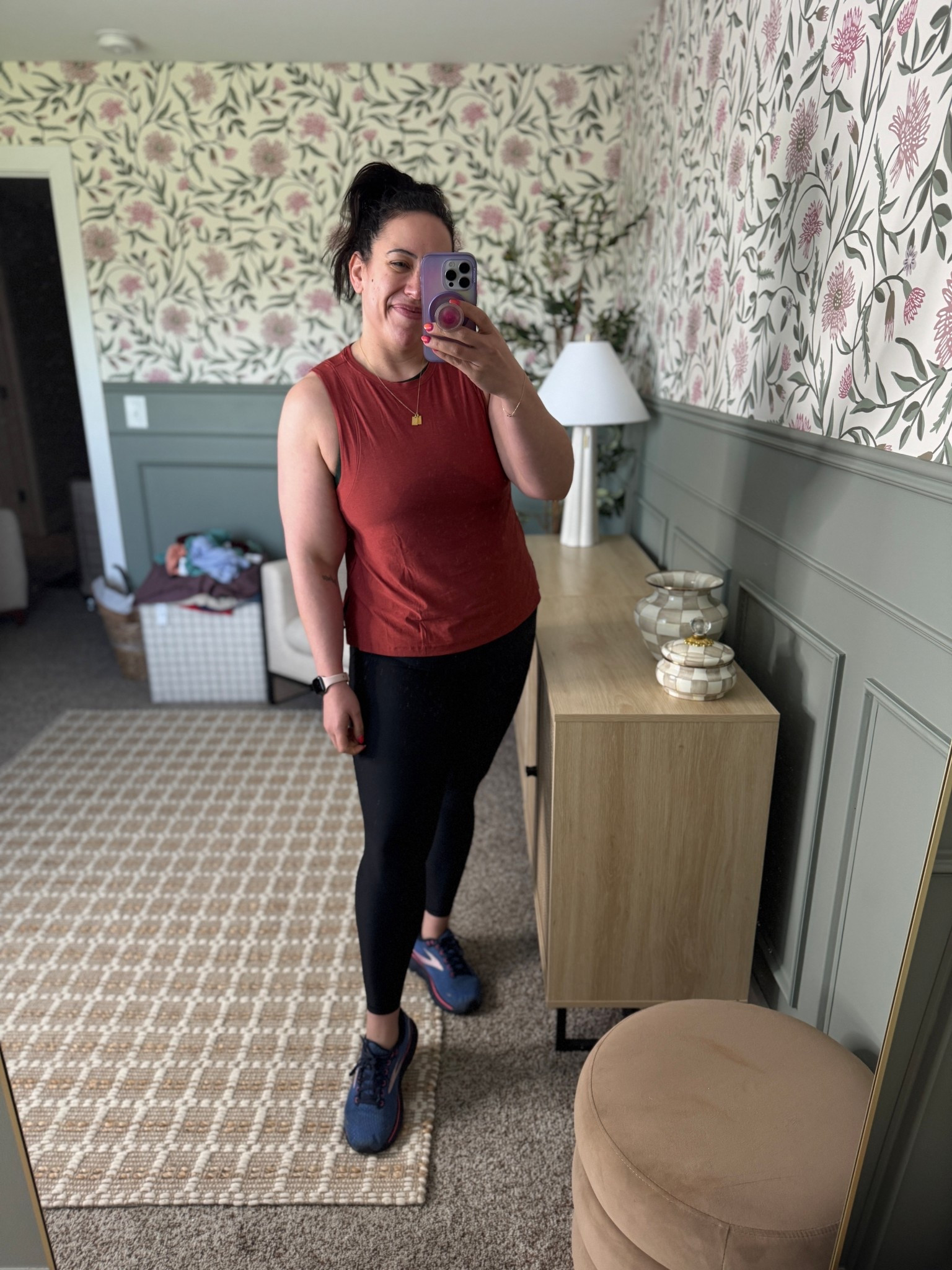 Old navy activewear tank size medium with high neck high impact bra wearing size large

Midsize activewear, old navy haul, old navy spring fashion 

#LTKMidsize #LTKFindsUnder100 #LTKActive