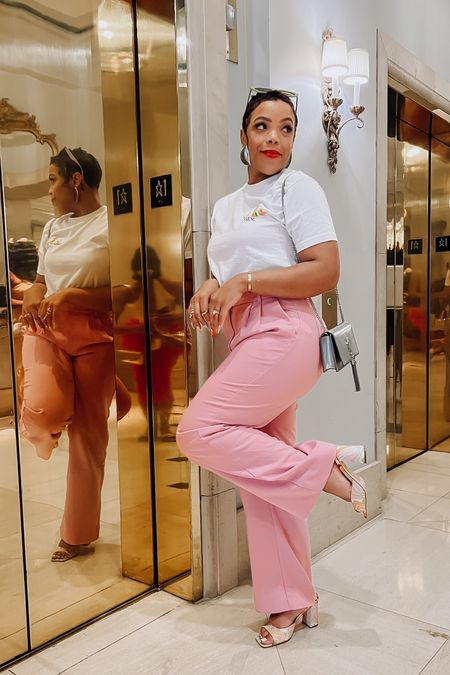 Abercrombie makes the best jeans, shorts & pants for the girls with curves. These pink trousers with a tee & cataye sunnies were too cute for brunch! 


#LTKunder100 #LTKstyletip #LTKcurves