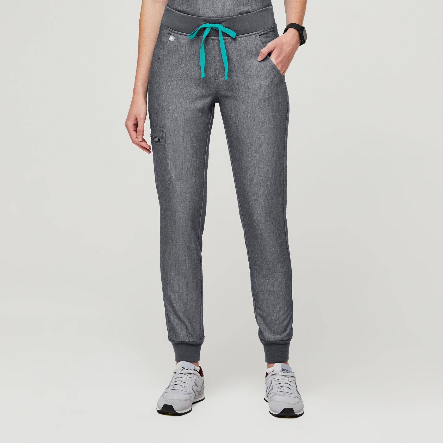 Women's Zamora™ Jogger Scrub Pants - Graphite · FIGS | FIGS