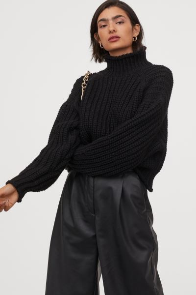 Slightly shorter, rib-knit turtleneck sweater with wool content. Dropped shoulders, long sleeves,... | H&M (US + CA)