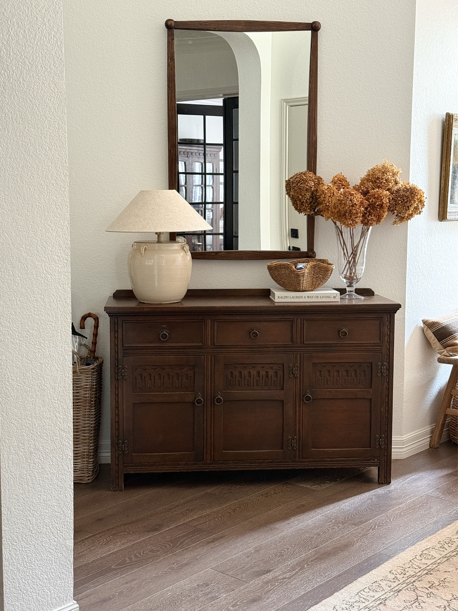 Entry table lamp 

#LTKdayinmylife #LTKHome #LTKmomlife